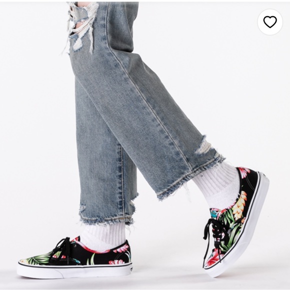 🚫SOLD🚫Vans Woman’s Authentic Hawaiian Floral Skate Shoe - Black - Picture 2 of 13